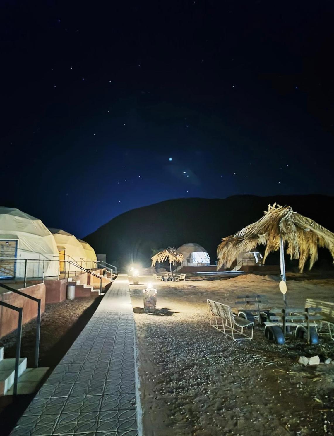 Adel Rum Camp Bubbles Wadi Rum Exterior foto